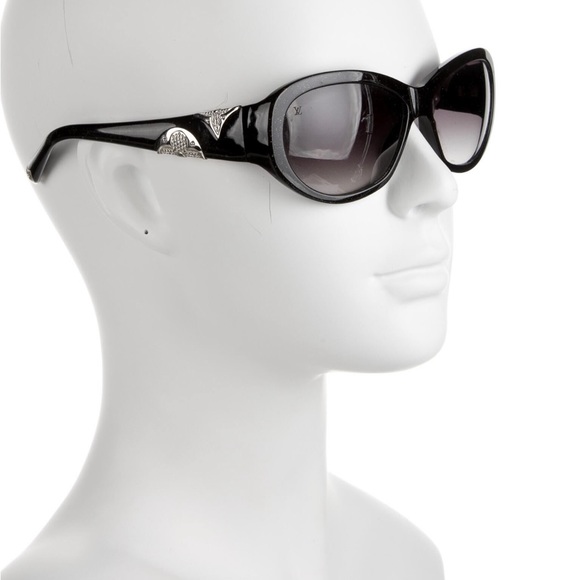 LOUIS VUITTON “IRIS” Sunnies😎 - Picture 12 of 17